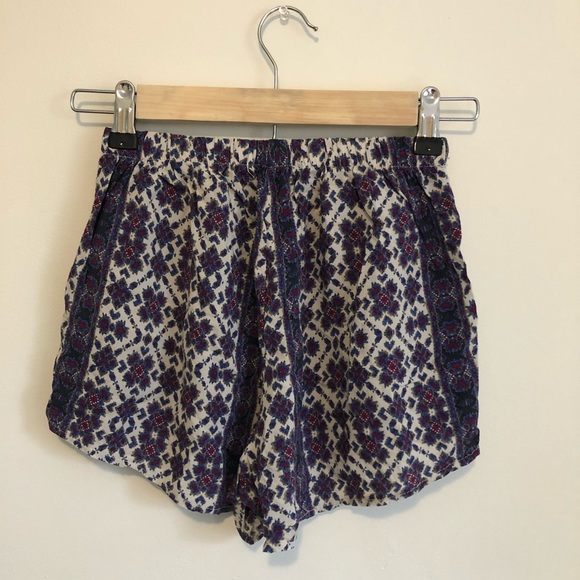 Brandy Melville Shorts - Picture 2 of 4